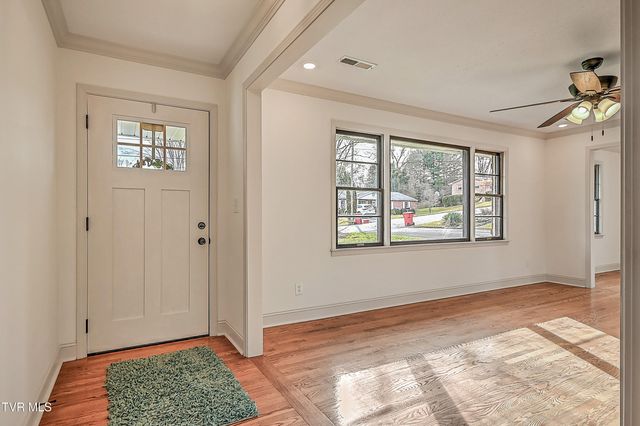 1708 Jackson Terrace, Johnson City, TN 37604