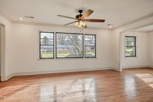 1708 Jackson Terrace, Johnson City, TN 37604