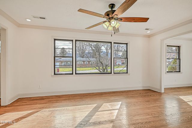 1708 Jackson Terrace, Johnson City, TN 37604