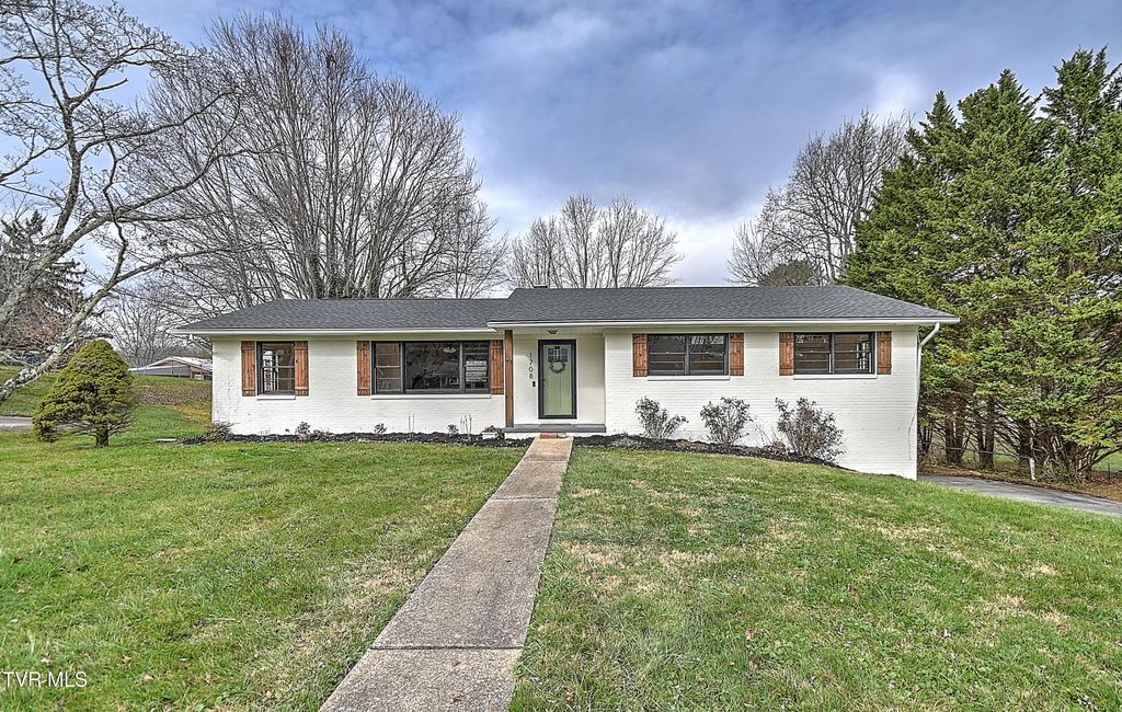 1708 Jackson Terrace, Johnson City, TN 37604