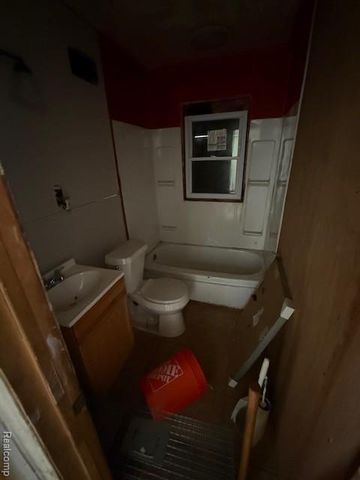 21562 W Davison Street, Detroit, MI 48223