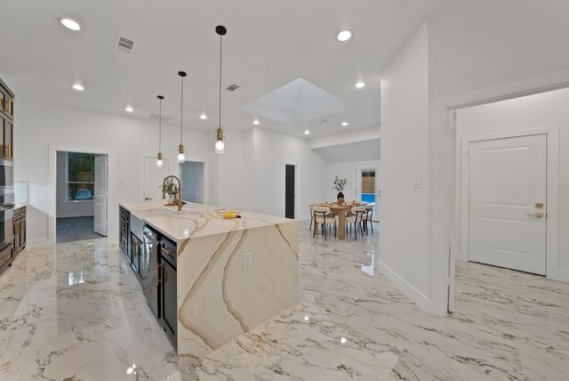 1913 Crockett Circle, Irving, TX 75038