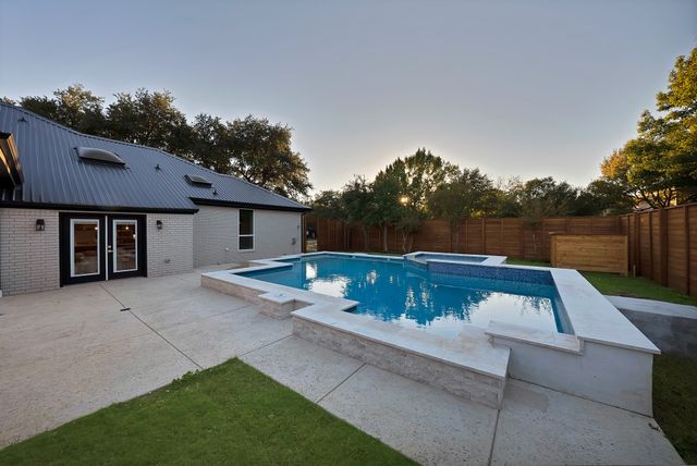 1913 Crockett Circle, Irving, TX 75038