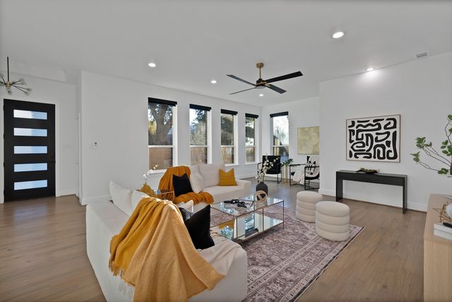 1913 Crockett Circle, Irving, TX 75038