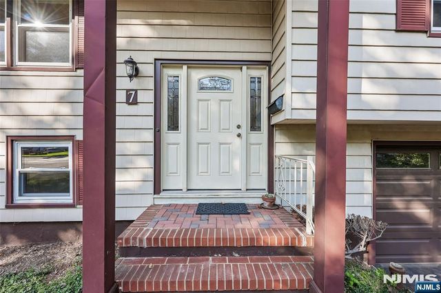 7 Tanglewood Drive, Livingston, NJ 07039