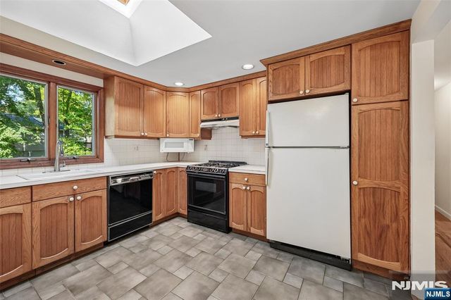 7 Tanglewood Drive, Livingston, NJ 07039