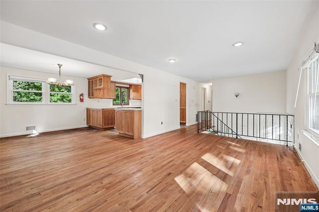 7 Tanglewood Drive, Livingston, NJ 07039