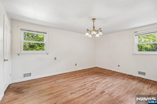 7 Tanglewood Drive, Livingston, NJ 07039