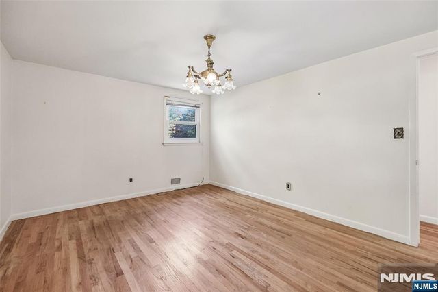 7 Tanglewood Drive, Livingston, NJ 07039