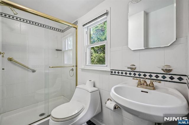7 Tanglewood Drive, Livingston, NJ 07039