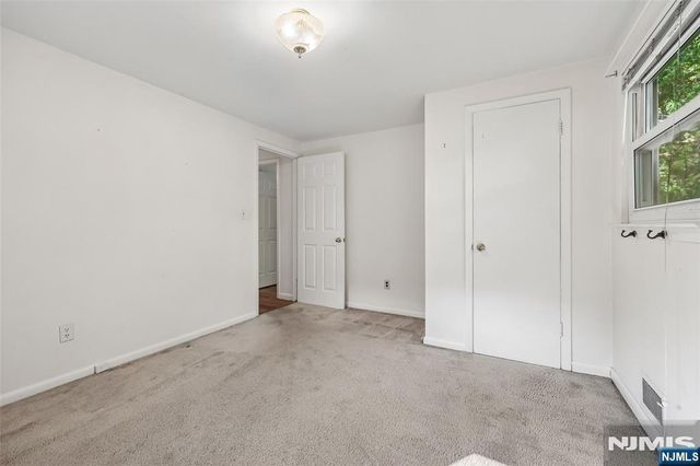 7 Tanglewood Drive, Livingston, NJ 07039