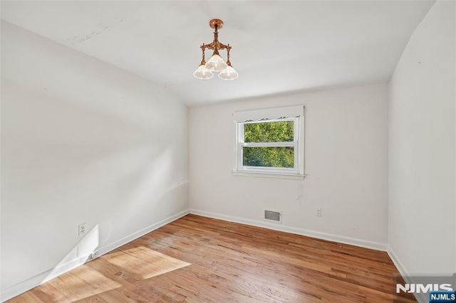 7 Tanglewood Drive, Livingston, NJ 07039