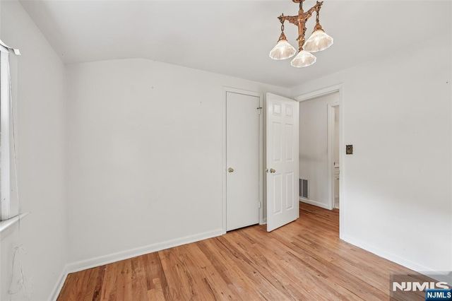 7 Tanglewood Drive, Livingston, NJ 07039
