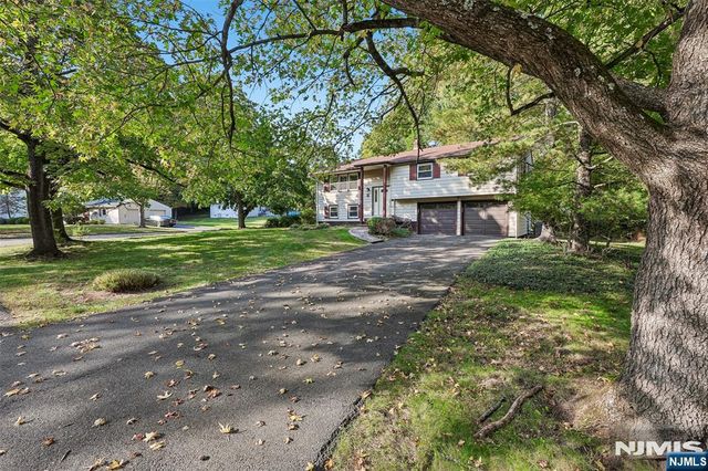 7 Tanglewood Drive, Livingston, NJ 07039