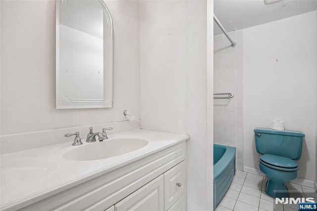 7 Tanglewood Drive, Livingston, NJ 07039