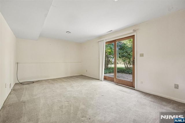 7 Tanglewood Drive, Livingston, NJ 07039
