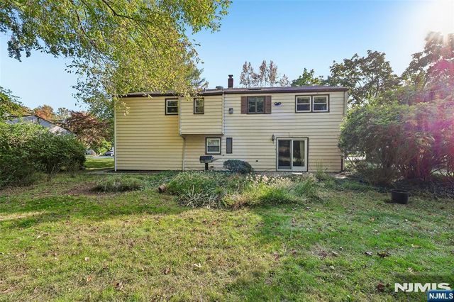 7 Tanglewood Drive, Livingston, NJ 07039