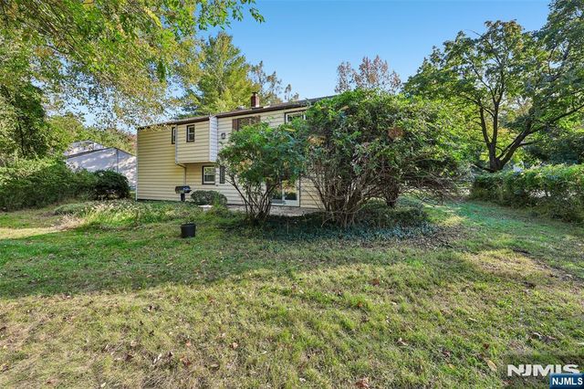 7 Tanglewood Drive, Livingston, NJ 07039