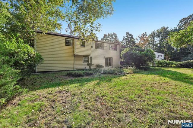 7 Tanglewood Drive, Livingston, NJ 07039