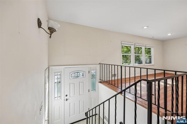 7 Tanglewood Drive, Livingston, NJ 07039