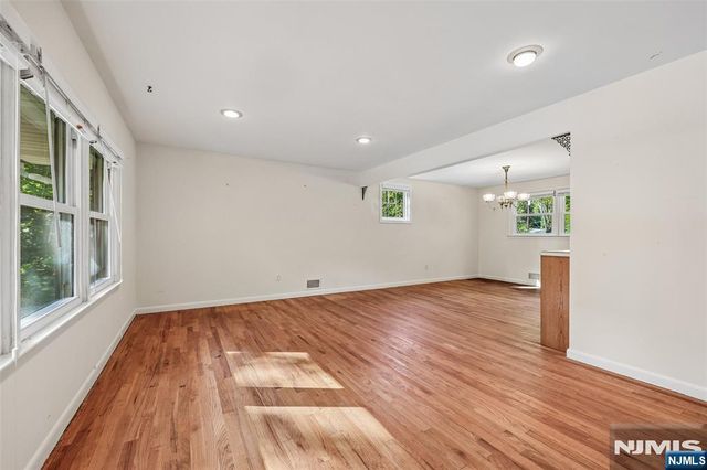 7 Tanglewood Drive, Livingston, NJ 07039
