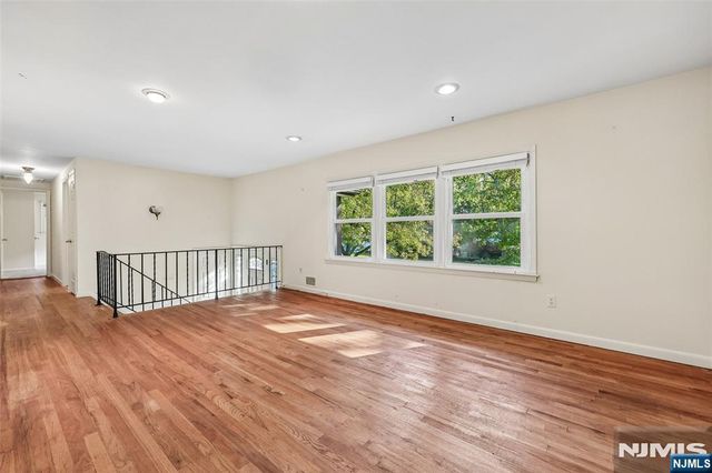 7 Tanglewood Drive, Livingston, NJ 07039