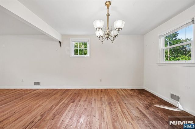 7 Tanglewood Drive, Livingston, NJ 07039
