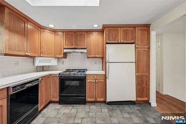 7 Tanglewood Drive, Livingston, NJ 07039