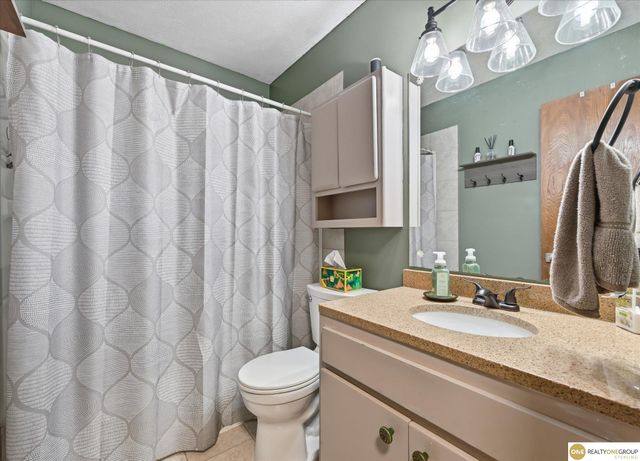 6230 N 114 Street, Omaha, NE 68164