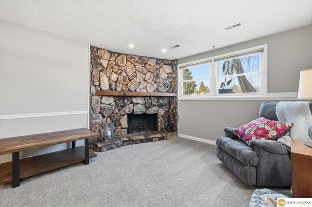 6230 N 114 Street, Omaha, NE 68164