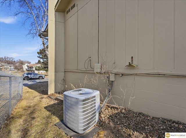 6230 N 114 Street, Omaha, NE 68164