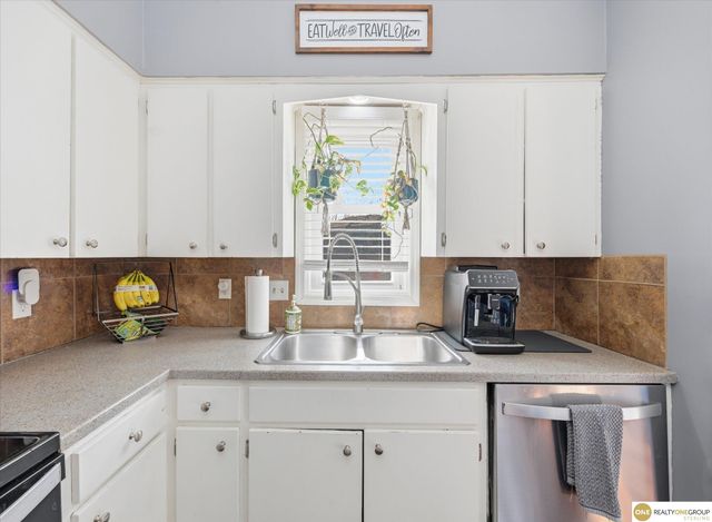 6230 N 114 Street, Omaha, NE 68164