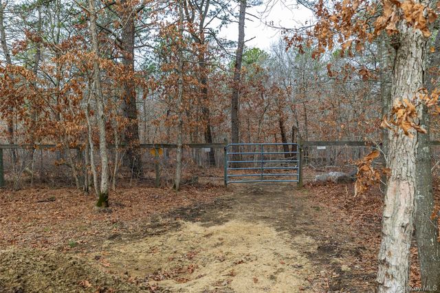 210 Weeks Avenue, Manorville, NY 11949