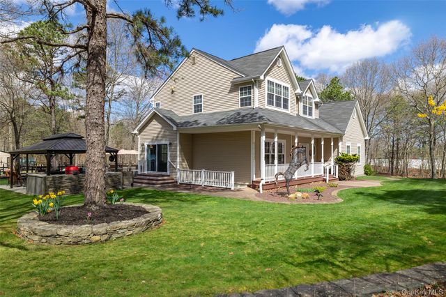 210 Weeks Avenue, Manorville, NY 11949