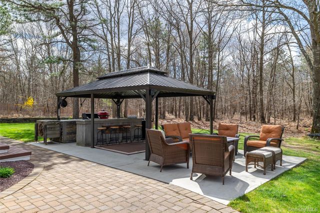 210 Weeks Avenue, Manorville, NY 11949