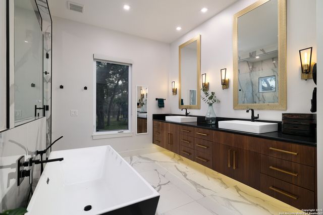 931 Belle Oaks, Bulverde, TX 78163