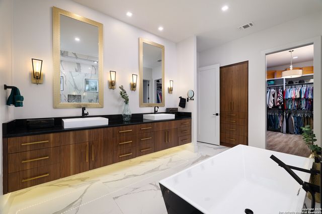 931 Belle Oaks, Bulverde, TX 78163