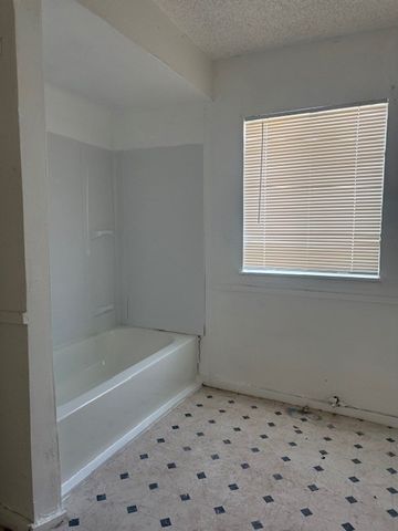 1630 Fitzhugh Avenue, Paris, TX 75460