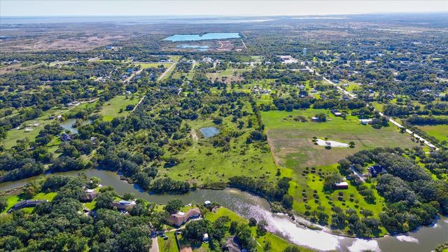 6100 Terrebonne Road, Hitchcock, TX 77563