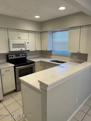 25 10TH Street, Atlantic Beach, FL 32233