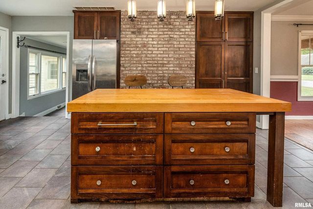 3000 W KENT Street, Carbondale, IL 62901