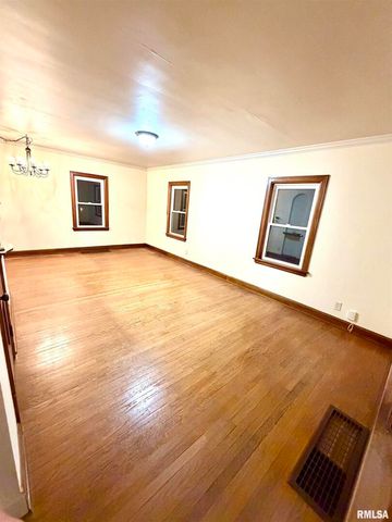 2316 East Street, Davenport, IA 52803