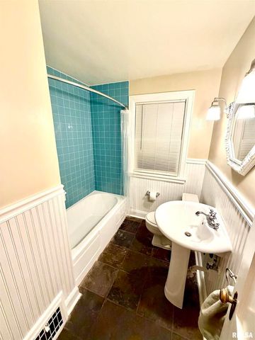 2316 East Street, Davenport, IA 52803