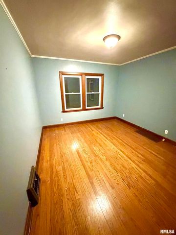 2316 East Street, Davenport, IA 52803