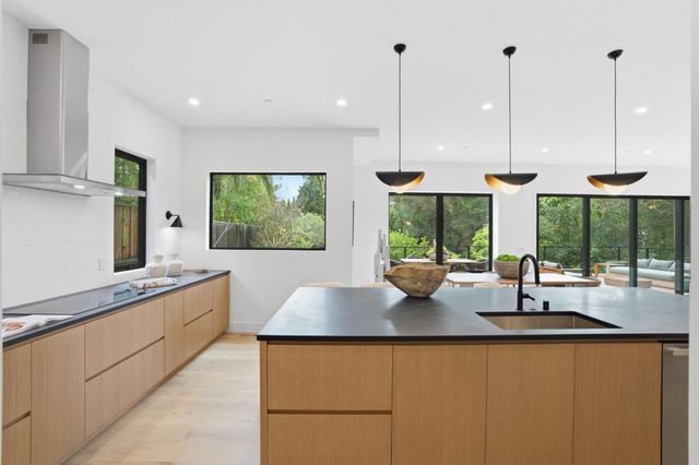 275 Hubbard Avenue, Redwood City, CA 94062