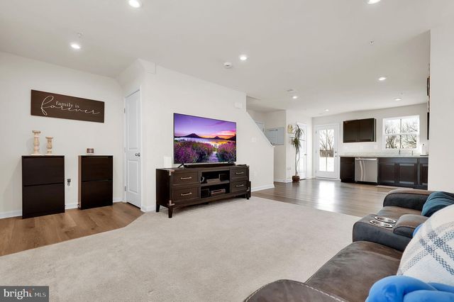 71 CHARLOTTE ST, Hagerstown, MD 21740