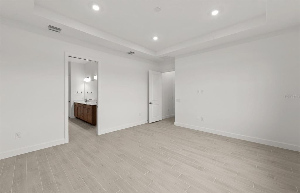 Image 25 of property listing at 4826 EMPIRE LANDING RUN, Lakewood Ranch, FL 34211