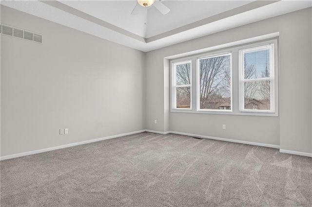 8600 N Richmond Avenue, Kansas City, MO 64157