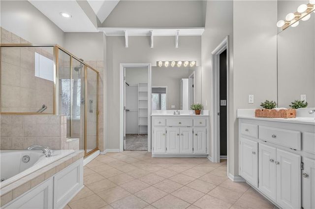 8600 N Richmond Avenue, Kansas City, MO 64157