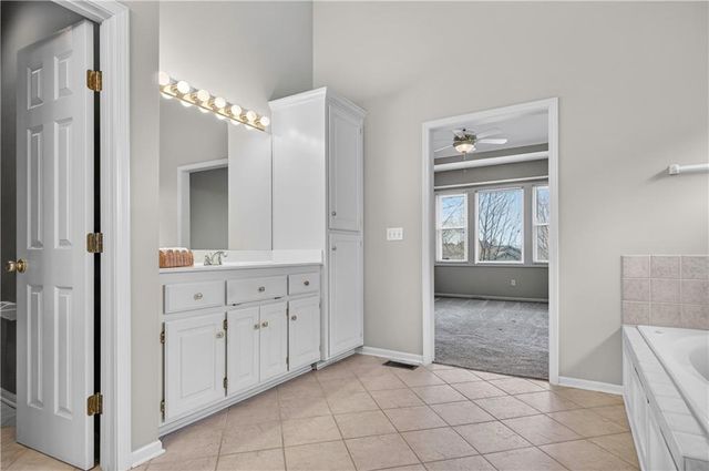 8600 N Richmond Avenue, Kansas City, MO 64157